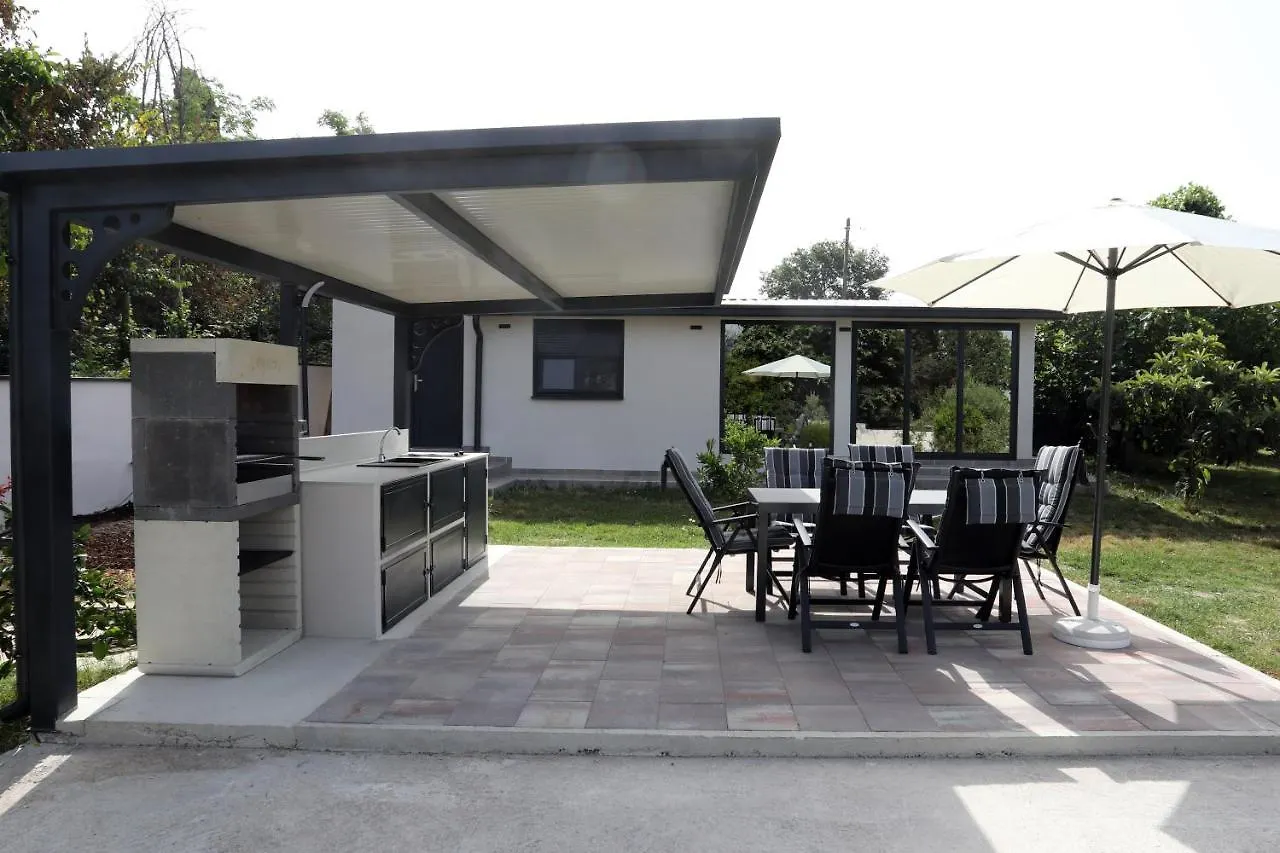 Holiday home Guest House Tika Medulin